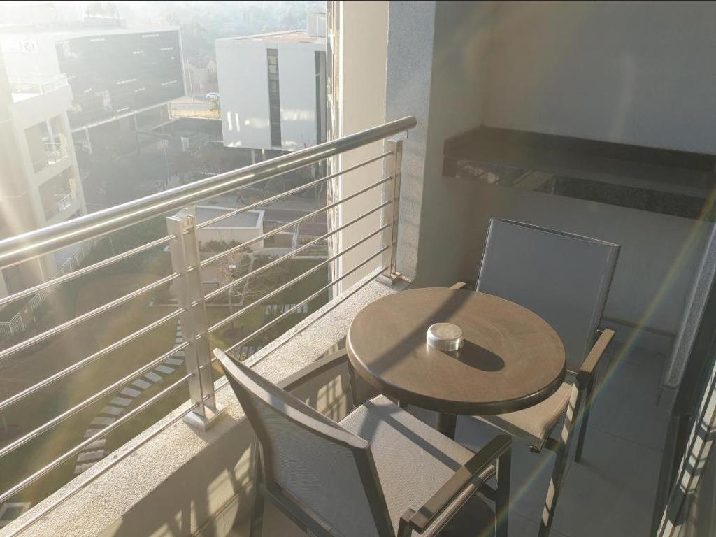 Menlyn Maine Apartments Pretoria-Noord Exterior foto